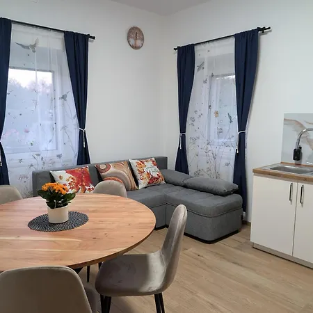 Apartma Pod Kostanjem *
