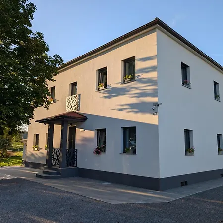 Apartma Pod Kostanjem *