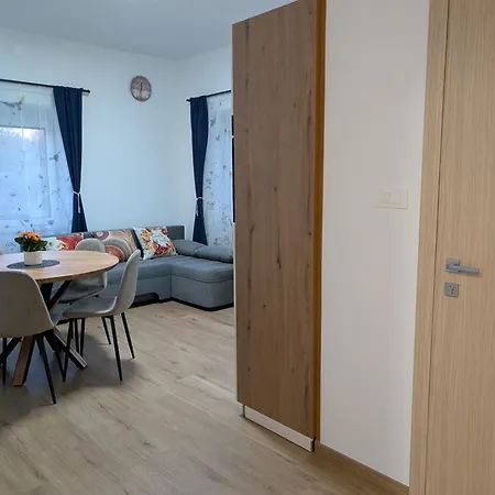 Apartma Pod Kostanjem Apartment Prestranek
