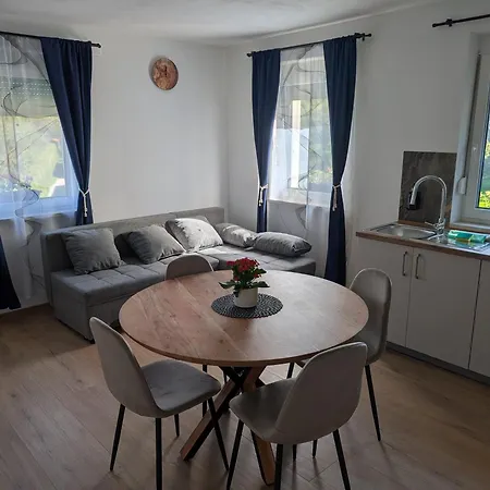 Apartma Pod Kostanjem