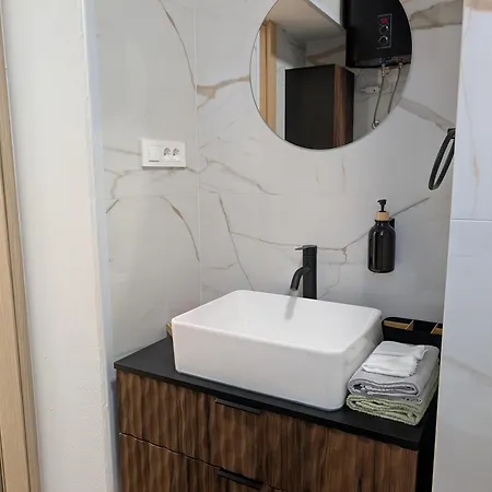 Apartma Pod Kostanjem Apartment *
