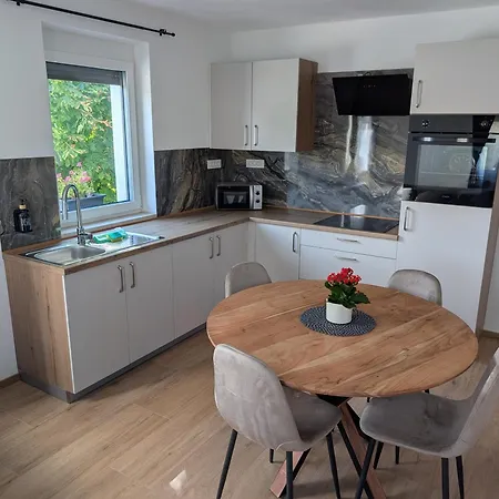 Apartma Pod Kostanjem Apartment Prestranek
