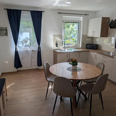 Apartma Pod Kostanjem Prestranek