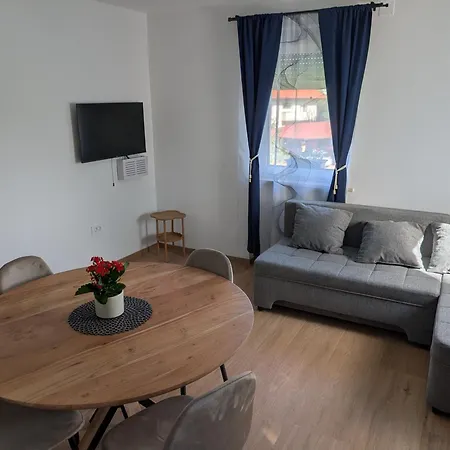 Apartma Pod Kostanjem *