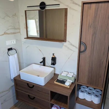 Apartma Pod Kostanjem Apartment
