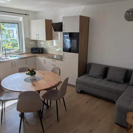 Apartma Pod Kostanjem *
