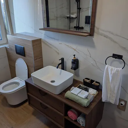Apartma Pod Kostanjem Apartment *